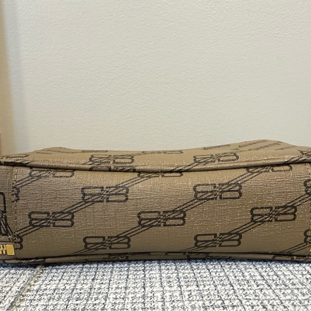 Balenciaga Monogram Bag with Black Logo Pattern - Picture 6 of 11